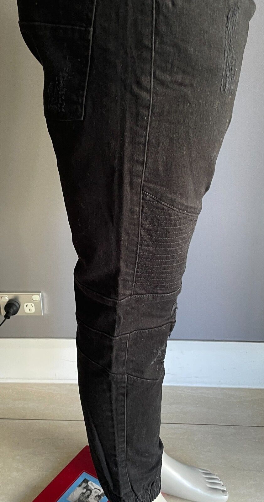 SILENT THEORY The Rider" Black Denim Jeans Tapered Skinny Leg Distressed Mens 38