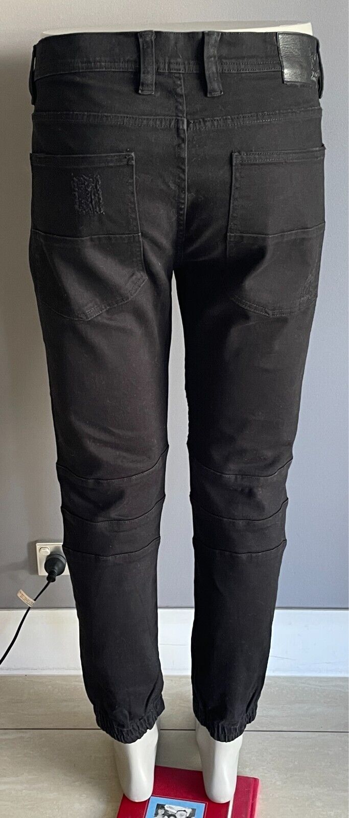 SILENT THEORY The Rider" Black Denim Jeans Tapered Skinny Leg Distressed Mens 38