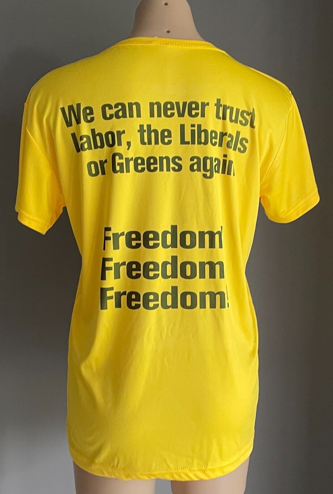 2022 Yellow T Shirt UNITED AUSTRALIA PARTY Vote 1 Clive Palmer Politics UAP Sz S