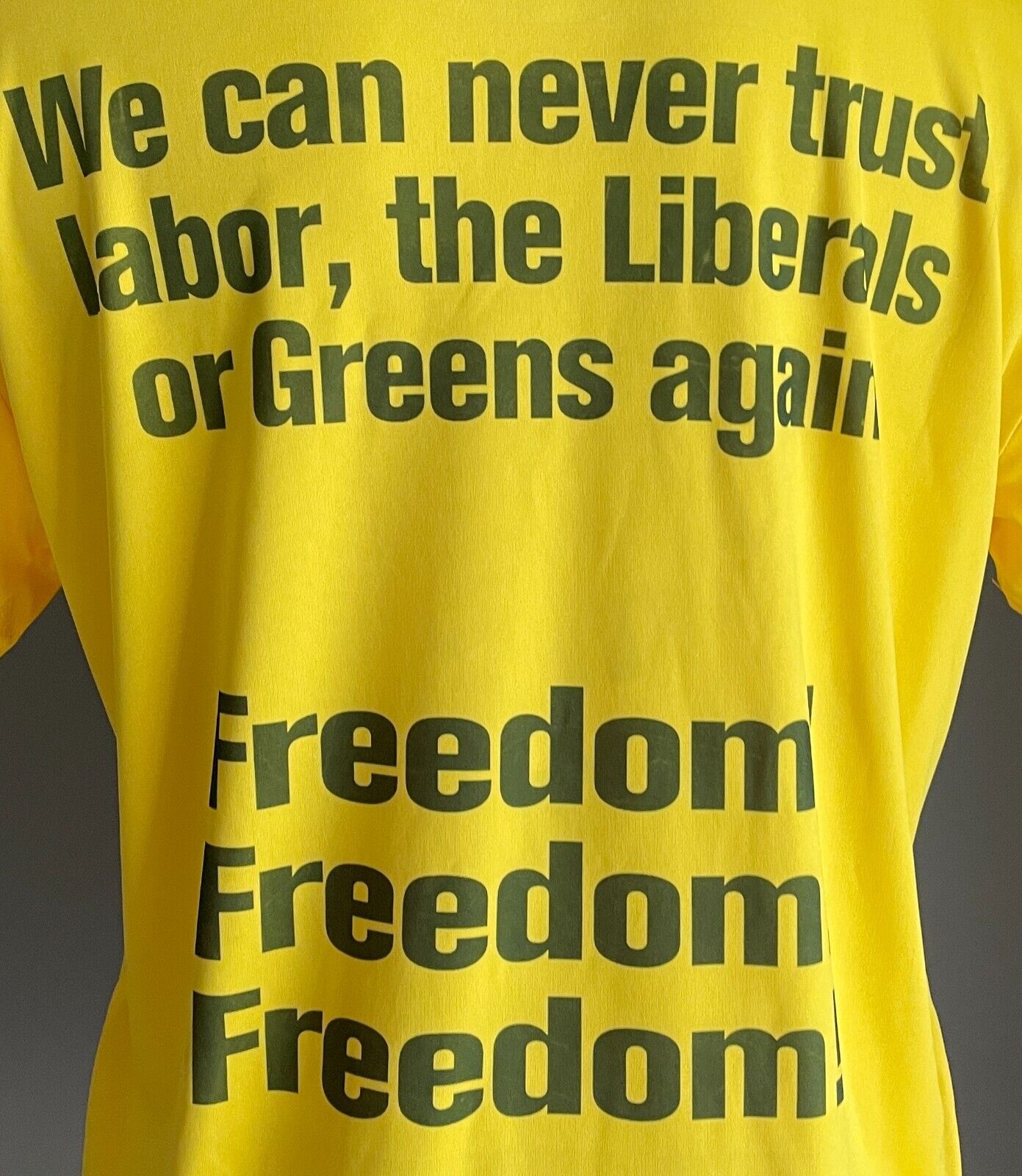 2022 Yellow T Shirt UNITED AUSTRALIA PARTY Vote 1 Clive Palmer Politics UAP Sz S