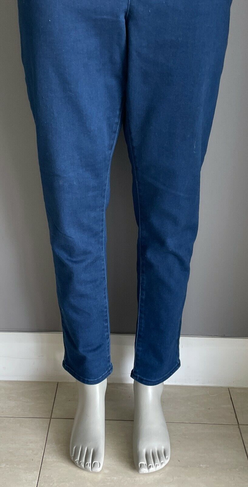 REGATTA WOMAN Denim Jeans Mid Blue Full Length Stretch Skinny Leg Jeggings Sz 20