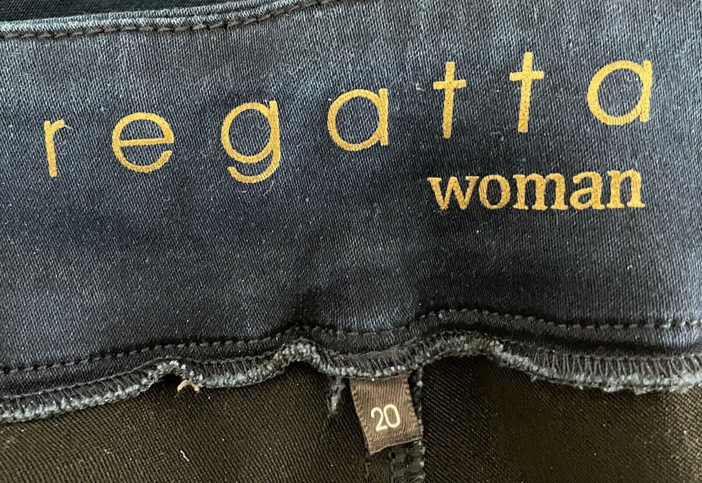 REGATTA WOMAN Denim Jeans Mid Blue Full Length Stretch Skinny Leg Jeggings Sz 20