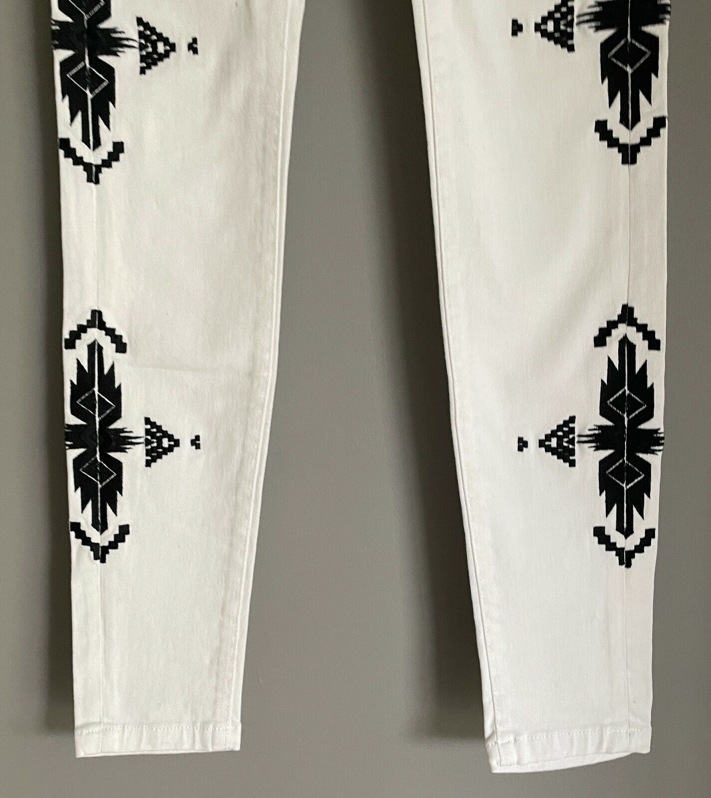 CUBUS Ivy Pant Denim Jeans White Skinny Leg Stretch Black Embroidery W25 AU6 NEW