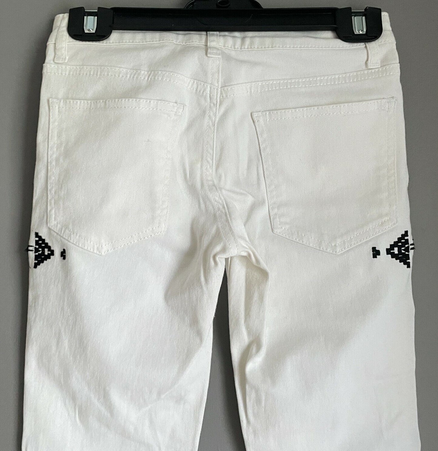 CUBUS Ivy Pant Denim Jeans White Skinny Leg Stretch Black Embroidery W25 AU6 NEW