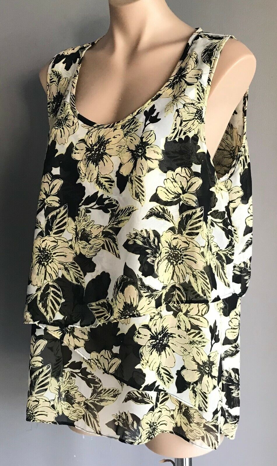 Floral  BlouseY ellow Black White Blush Top Tier Sleeveless Plus Ladies Size 18