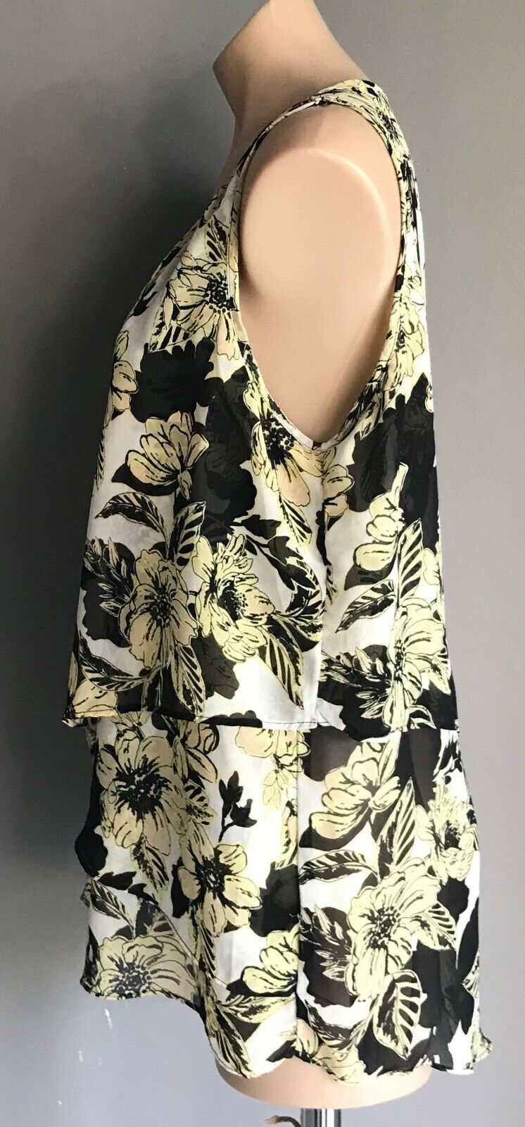 Floral  BlouseY ellow Black White Blush Top Tier Sleeveless Plus Ladies Size 18