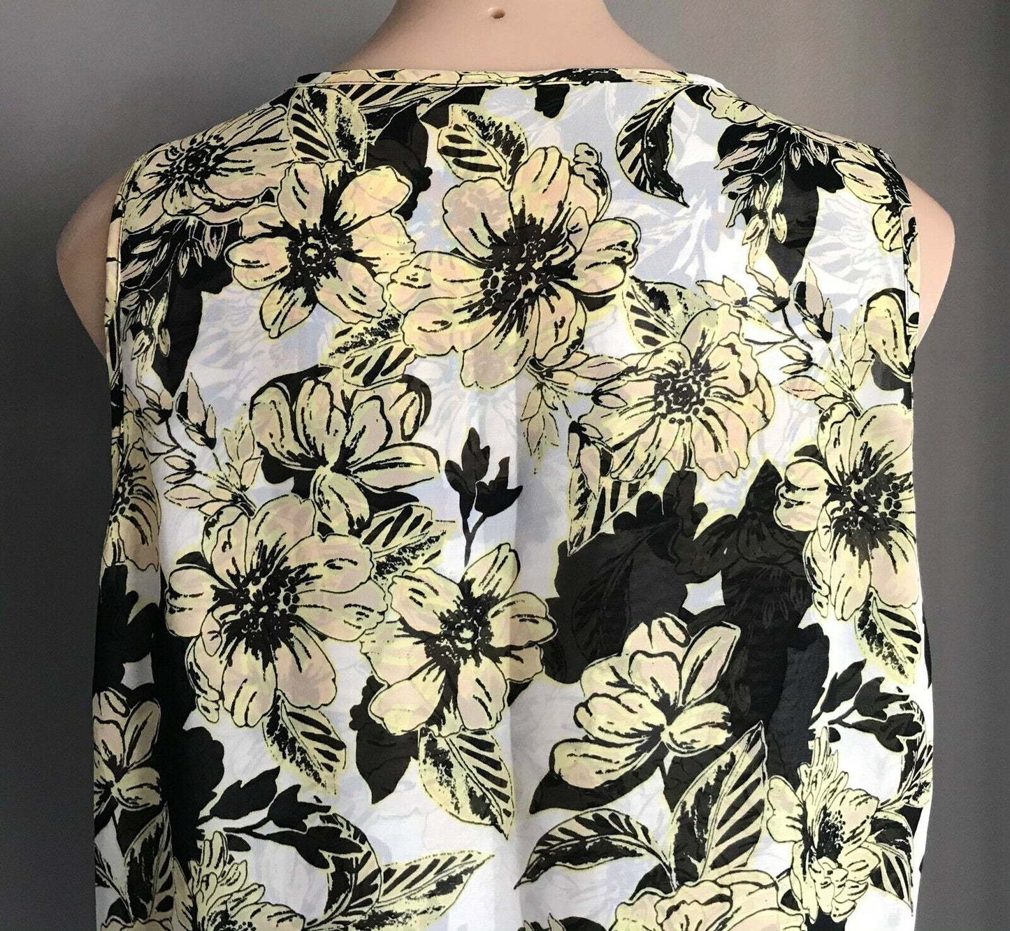 Floral  BlouseY ellow Black White Blush Top Tier Sleeveless Plus Ladies Size 18