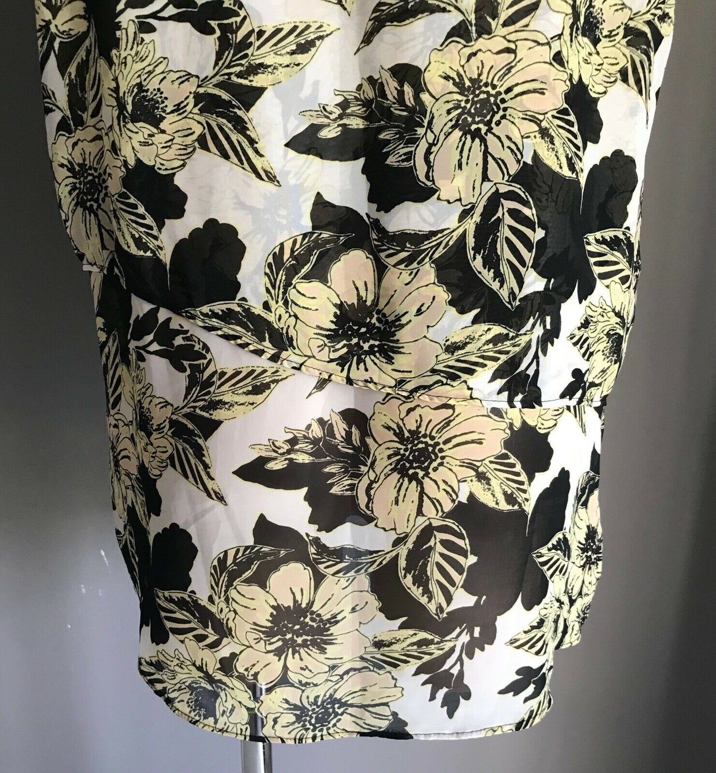 Floral  BlouseY ellow Black White Blush Top Tier Sleeveless Plus Ladies Size 18