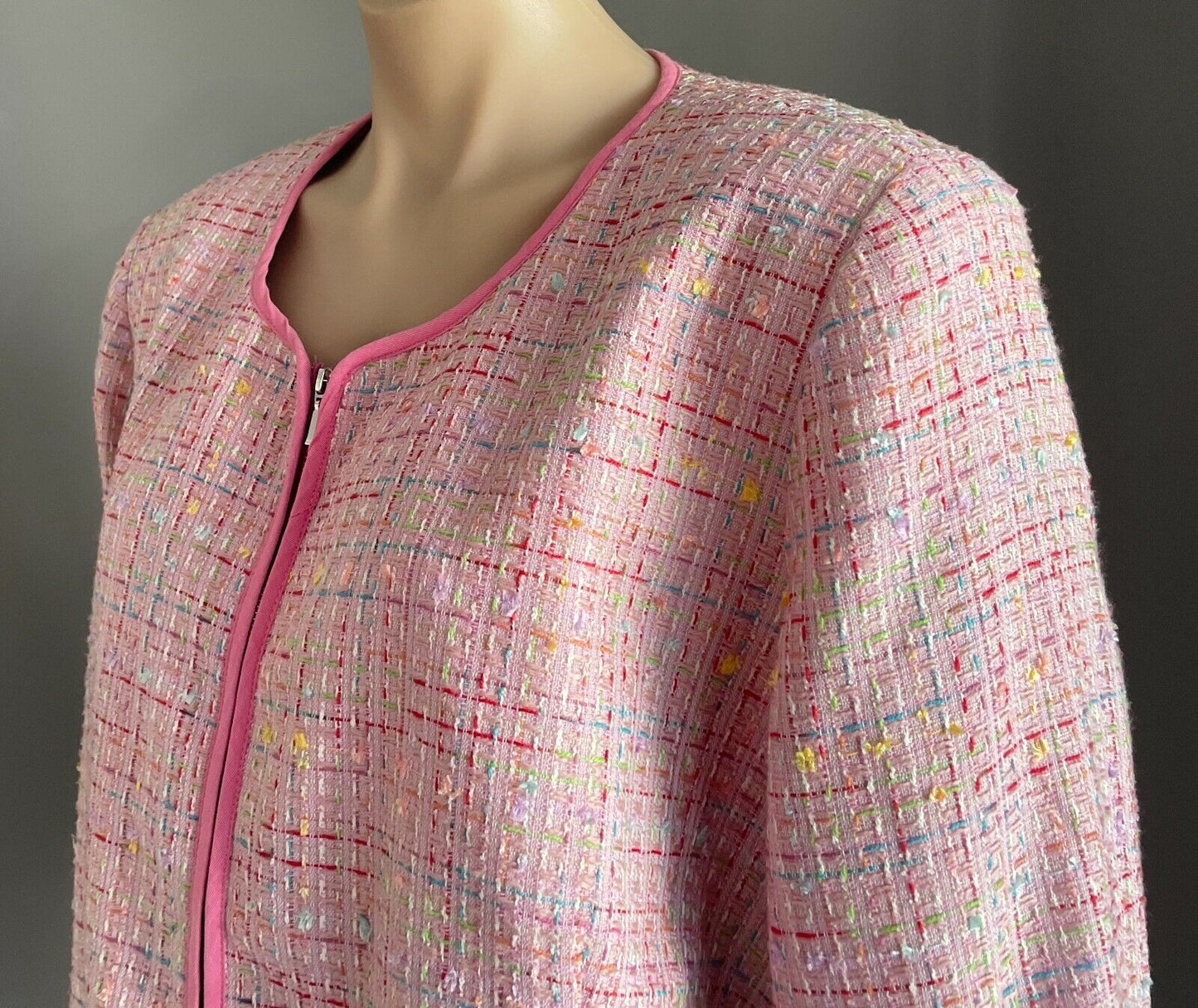 LA TROUPE Zip Front Jacket Pink Tweed Collarless Long Sleeve Size 18 NOS Vintage