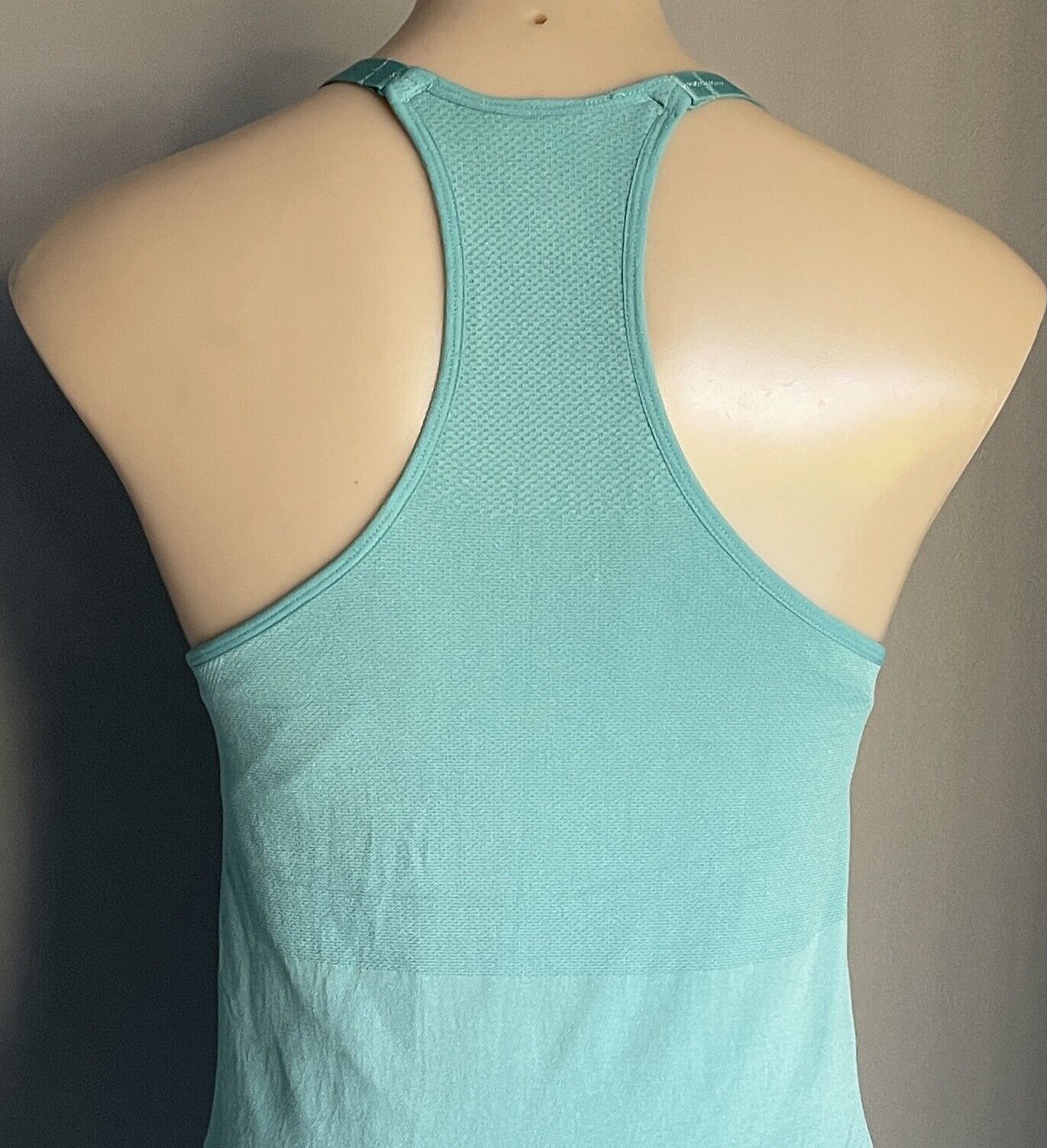 ASICS Tank Top Green Seamless Racer Back Adjustable Strap Stretch Sports Sz L 10
