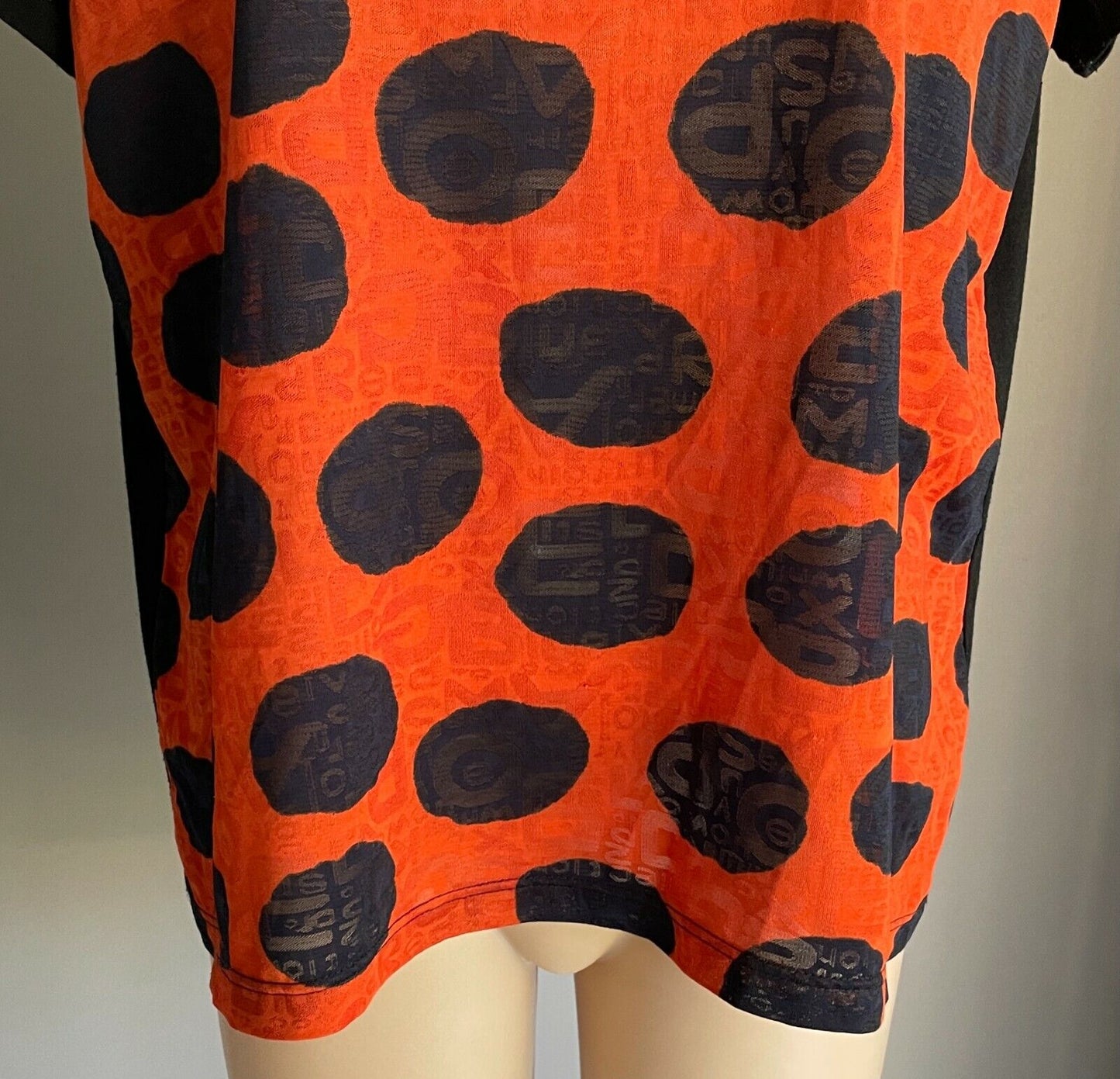 HOURGLASS Black Short Sleeve T-Shirt w Orange & Navy Print Top Ladies Sz M 12 14