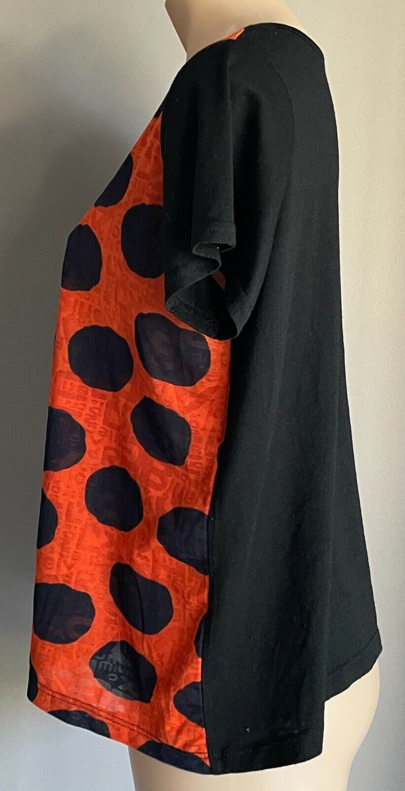 HOURGLASS Black Short Sleeve T-Shirt w Orange & Navy Print Top Ladies Sz M 12 14