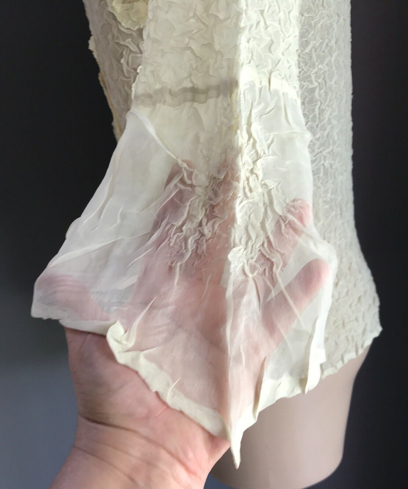 IYD Blouse Cream Wrinkle Semi Sheer Swirl Applique Bracelet Length Top Sz 10 12