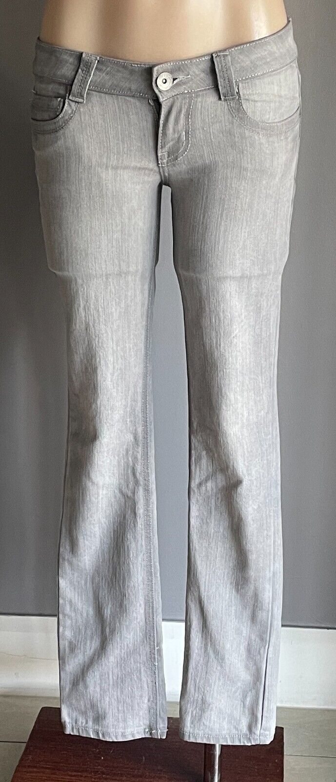Denim Jeans  L.E.I  "Ashley Louise" Grey Wash Skinny Leg Long Size 8 10 LEI