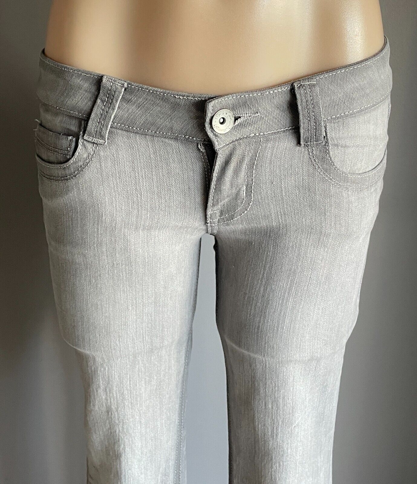 Denim Jeans  L.E.I  "Ashley Louise" Grey Wash Skinny Leg Long Size 8 10 LEI