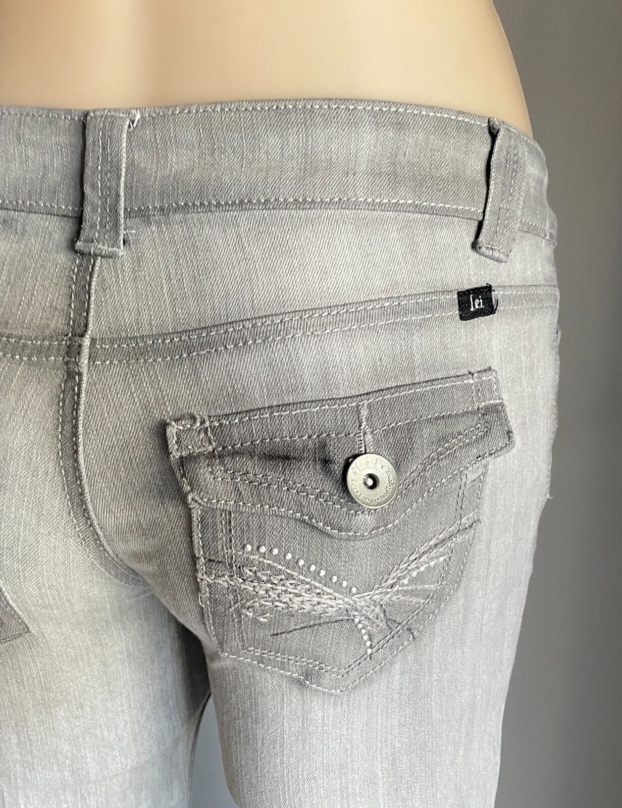 Denim Jeans  L.E.I  "Ashley Louise" Grey Wash Skinny Leg Long Size 8 10 LEI