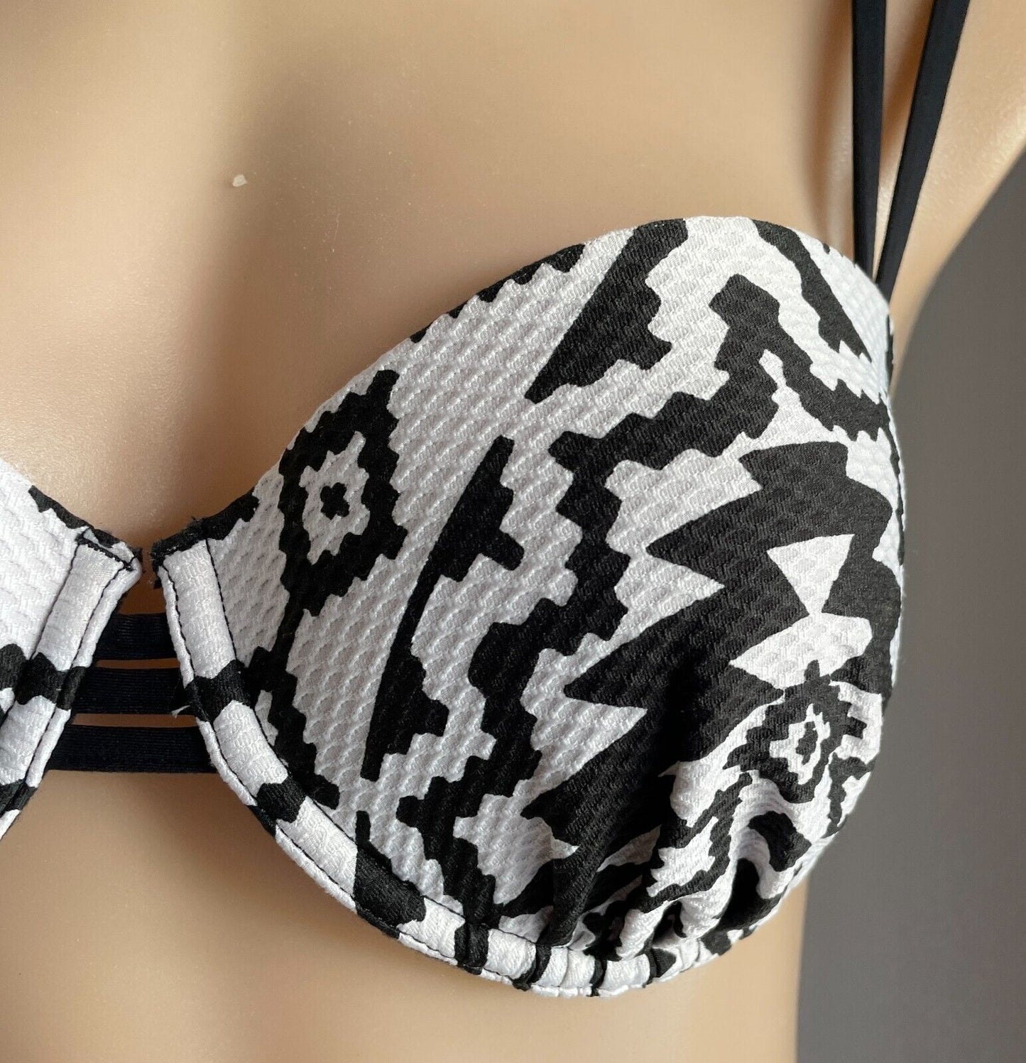 SEAFOLLY Bikini Top Black & White Aztec Geo Print Underwire Bra ONLY Sz 12 New