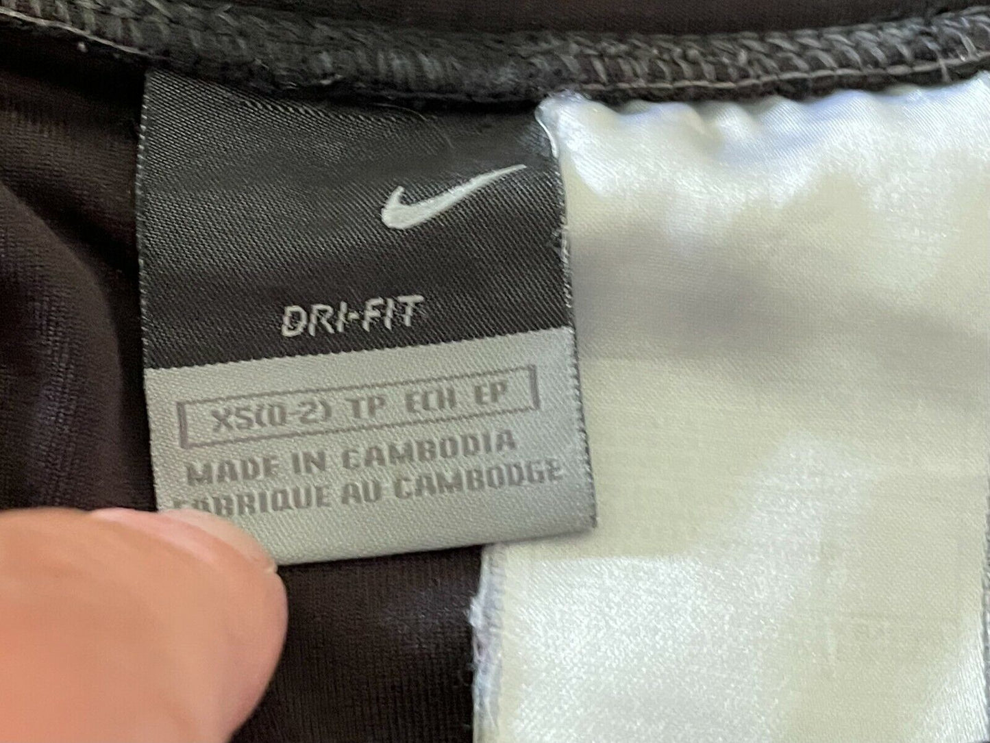 NIKE Dri Fit Black Capri Fitness Run Pants Activewear Pants Gym Sz XS Leggings