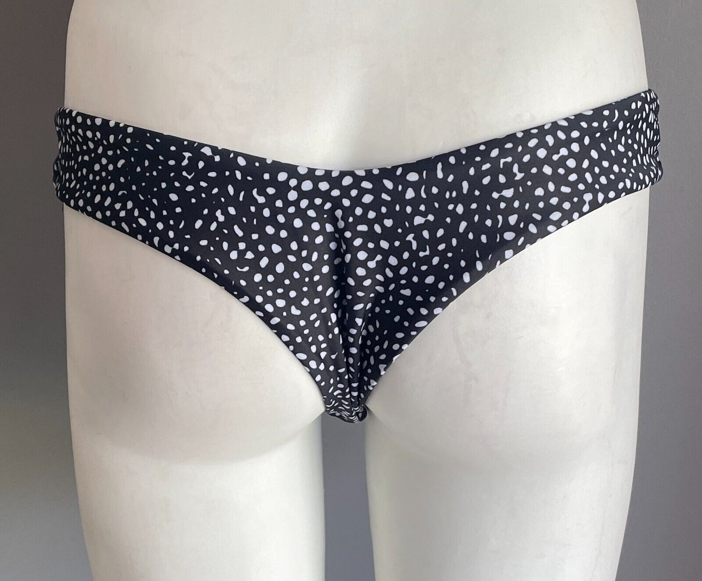 ZAFUL Bikini Top Black & White Polka Dot Bandeau High Cut Cheeky Bum Sz S 8 NEW