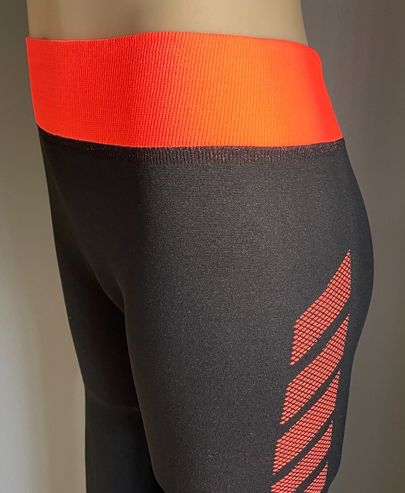 Leggings SPORTS Black & Neon Orange Trim Seamless Stretch Long Sz 12 NEW Active