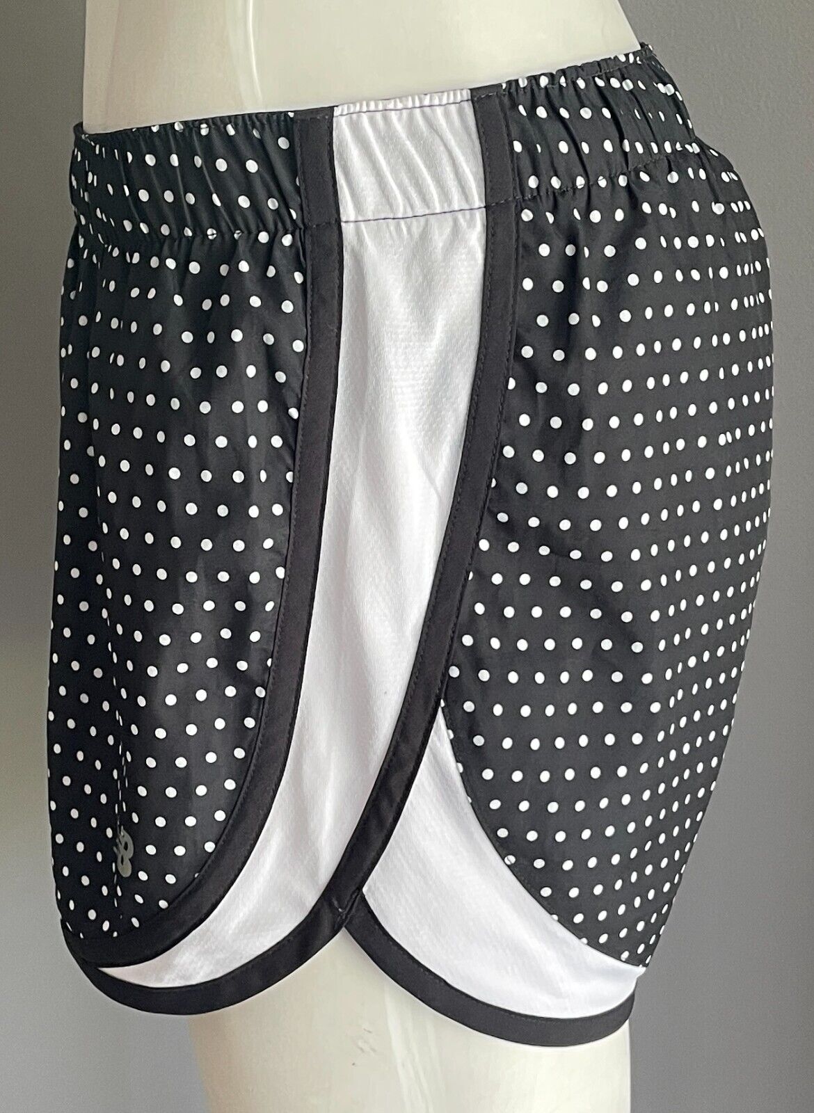 NEW BALANCE Running Shorts Black & White Polka Dot Elastic Waist Sz XS 8 NEW