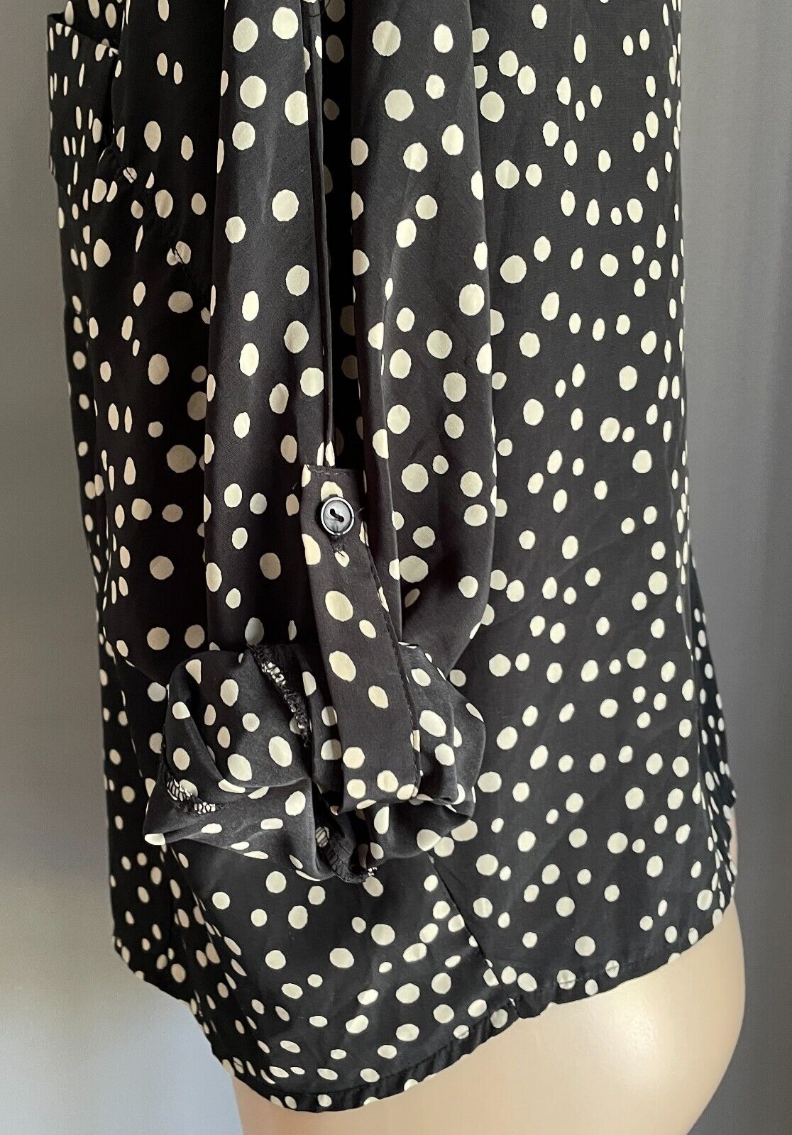 SES Shirt Dolman Sleeve Black & Off White Polka Dot Button Front Roll Tab Sz 10