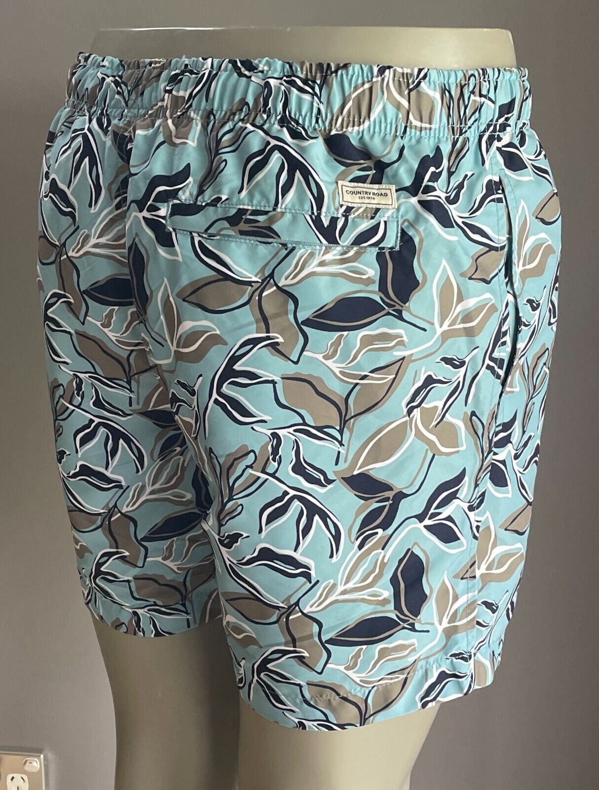 COUNTRY ROAD Board Shorts Swim Shorts Polyester Blue Leaf Print Mens Size L NEW