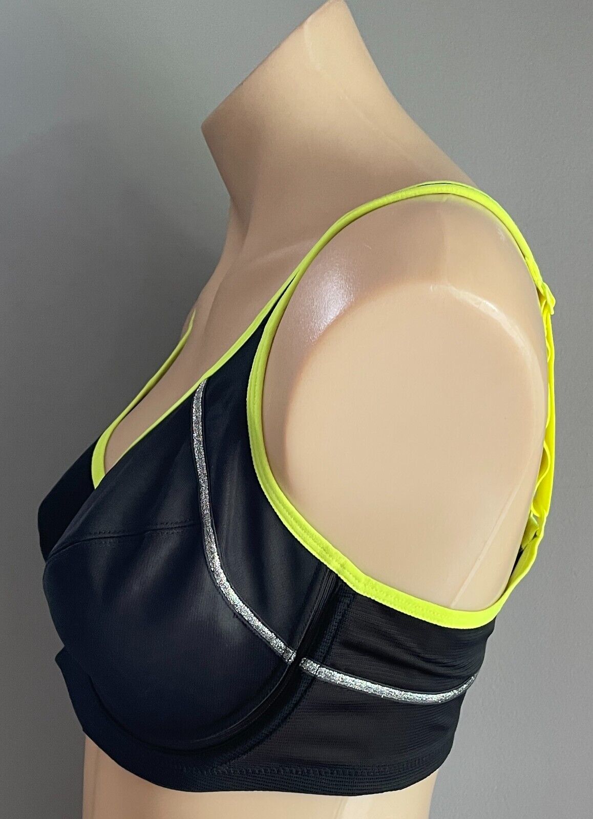 HESTIA "Energize" Bra 16C Black Underwire Sports Bra Neon and Silver Trim 16 C
