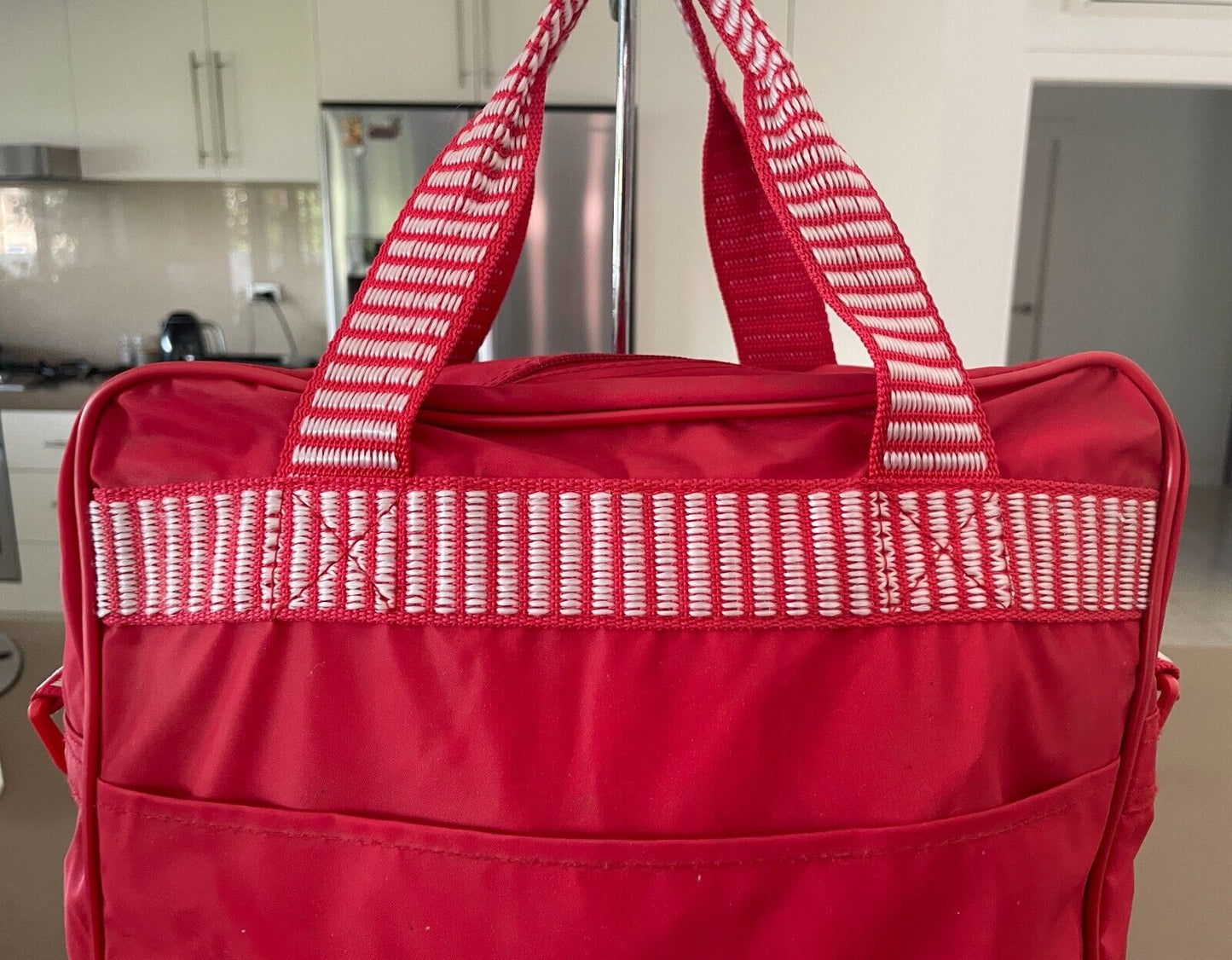 Vintage GLOBUS HOLIDAYS Red & White Trim PVC Carry On/Travel Double Bag Handles