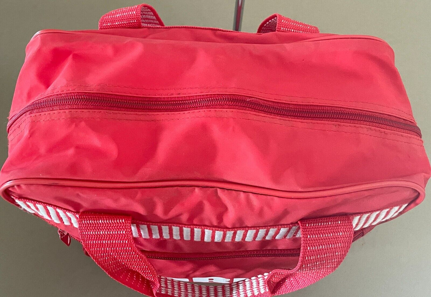 Vintage GLOBUS HOLIDAYS Red & White Trim PVC Carry On/Travel Double Bag Handles
