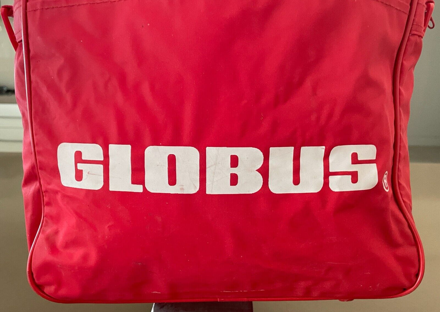 Vintage GLOBUS HOLIDAYS Red & White Trim PVC Carry On/Travel Double Bag Handles