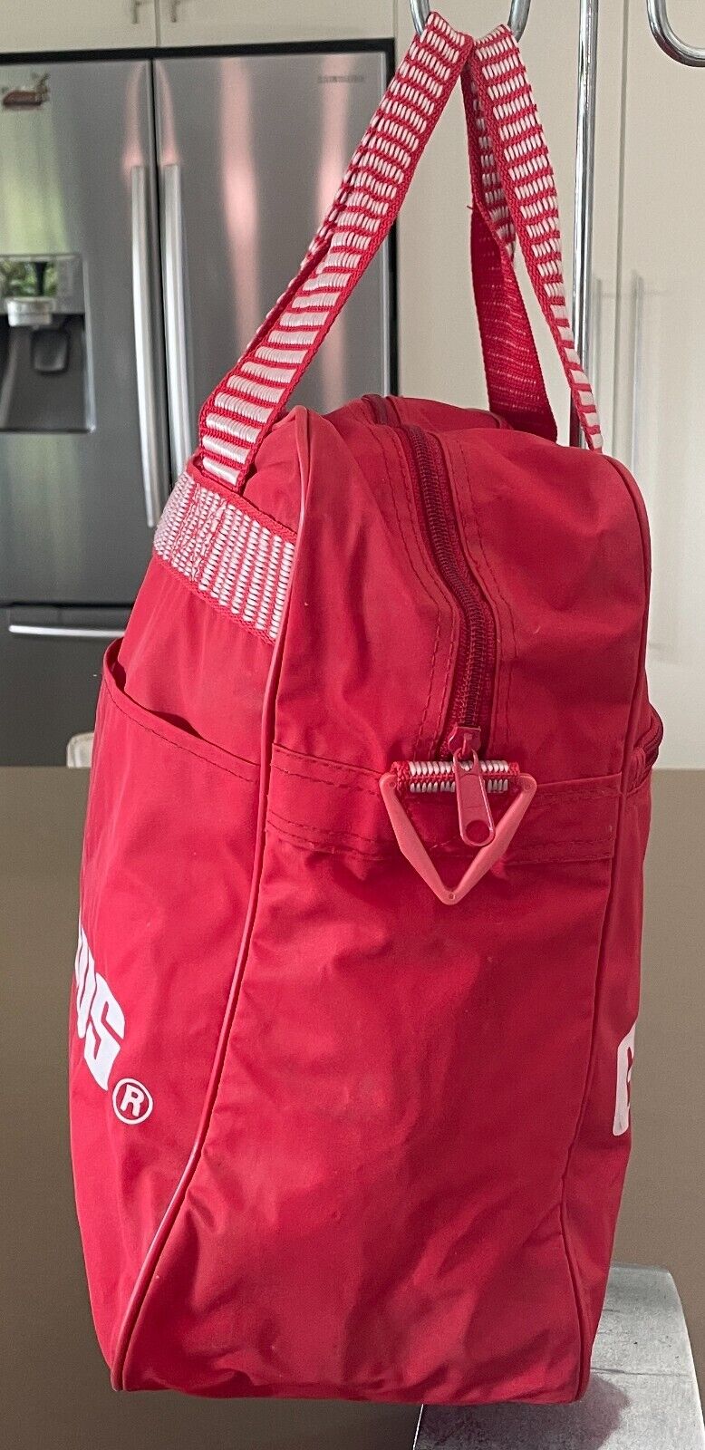Vintage GLOBUS HOLIDAYS Red & White Trim PVC Carry On/Travel Double Bag Handles