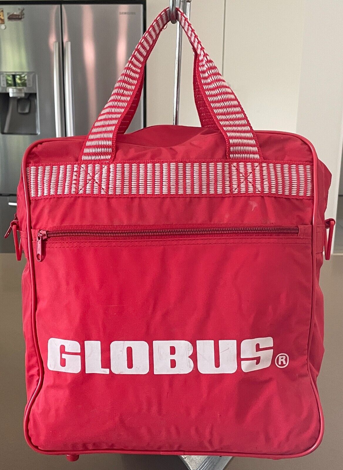 Vintage GLOBUS HOLIDAYS Red & White Trim PVC Carry On/Travel Double Bag Handles