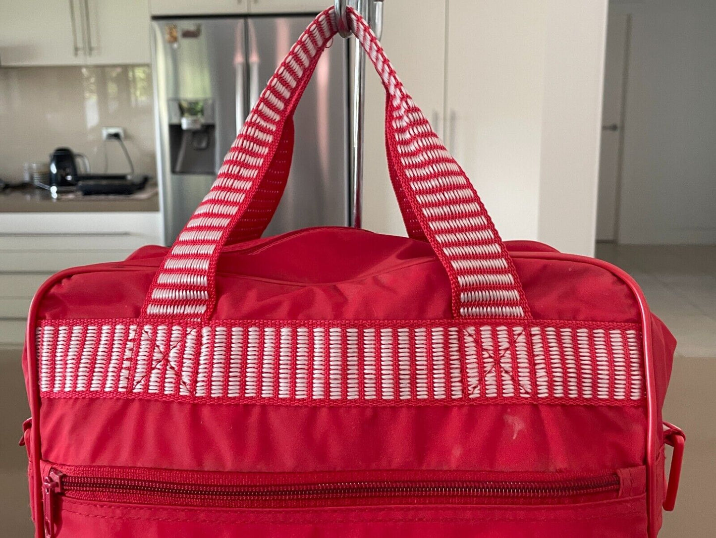 Vintage GLOBUS HOLIDAYS Red & White Trim PVC Carry On/Travel Double Bag Handles
