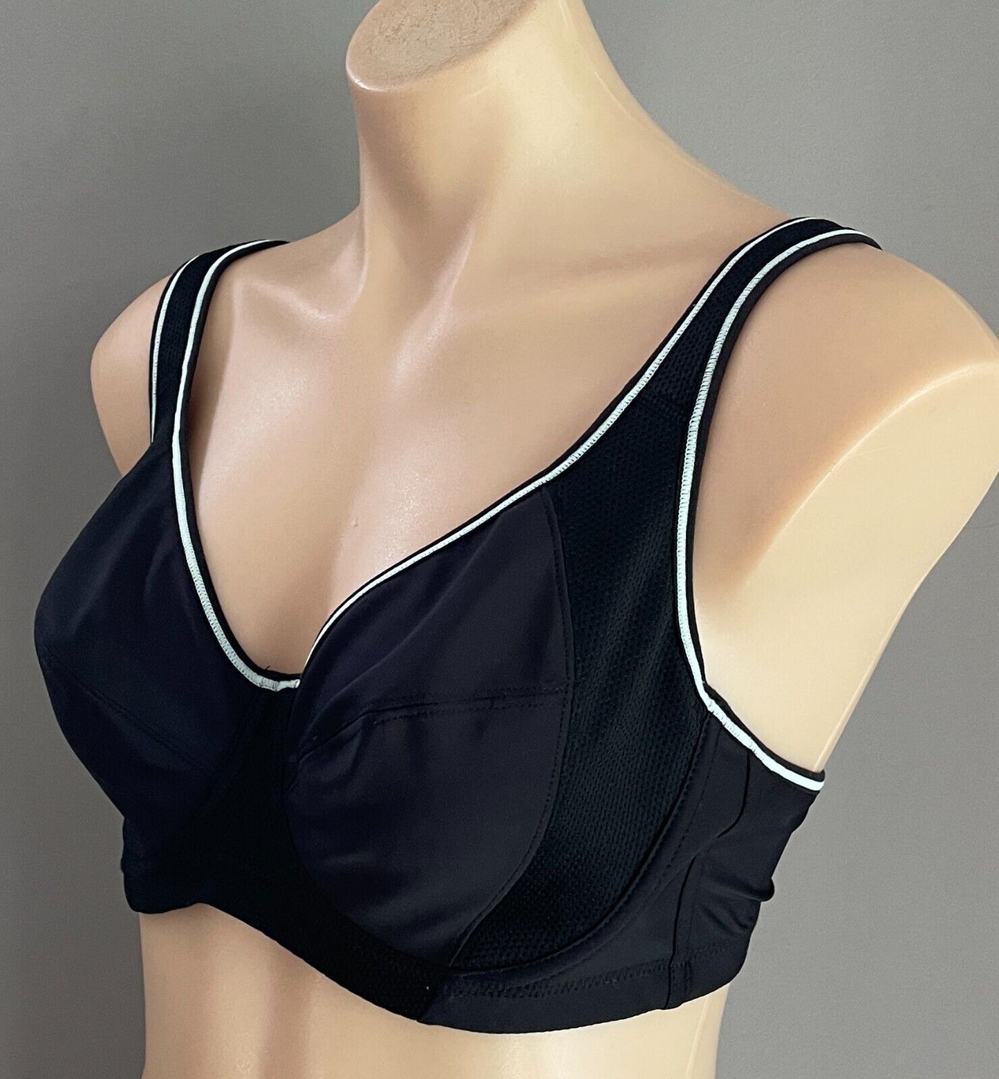 CIRCUIT Bra 16C Black & Mint Green Trim Convertible Sports Size 16 C Underwire