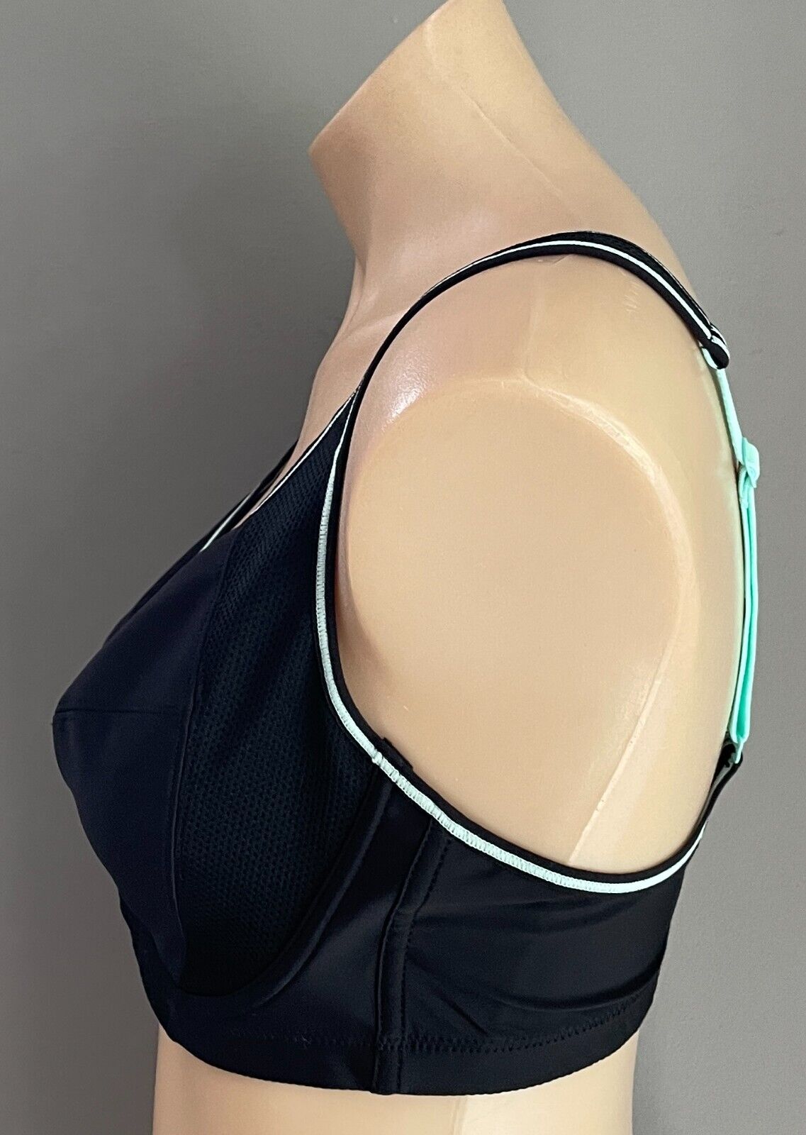 CIRCUIT Bra 16C Black & Mint Green Trim Convertible Sports Size 16 C Underwire