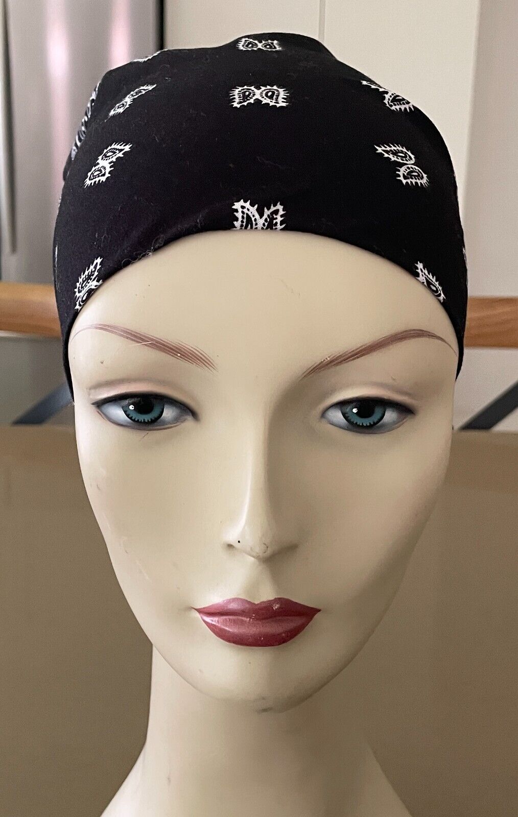 Bandana HEAD SCARF Black & White Paisley Print Neck Wrap  47cm Square NEW