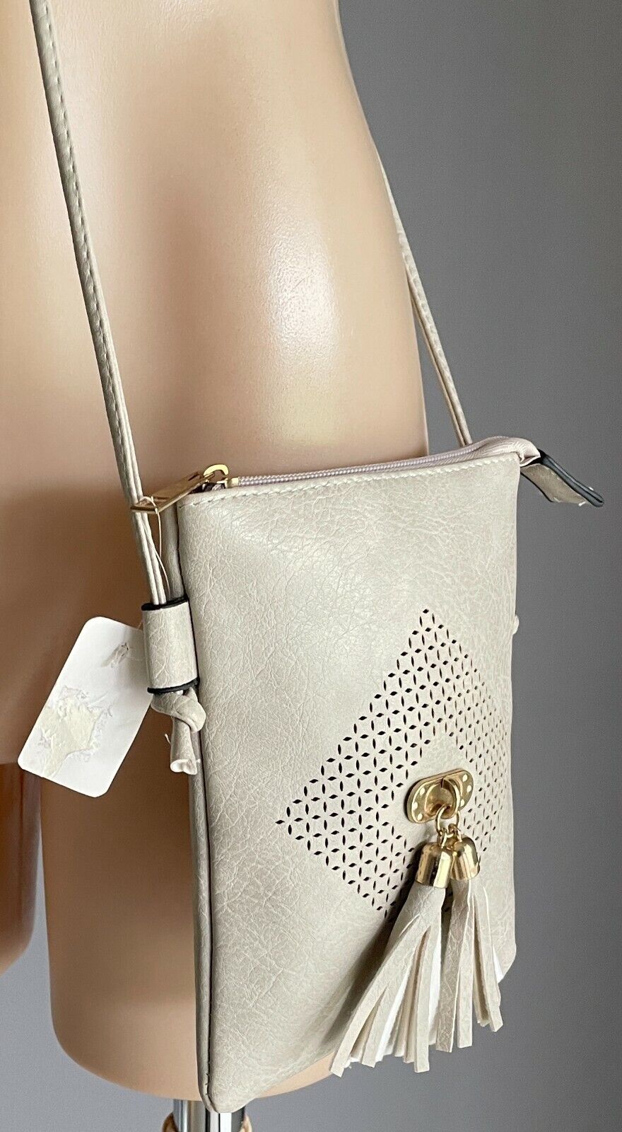 IVYS SHOULDER BAG Off White Pleather Crossbody Handbag w Tassel Trim Ladies NEW