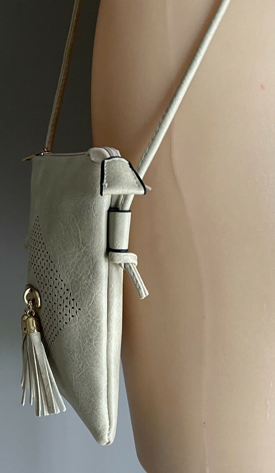 IVYS SHOULDER BAG Off White Pleather Crossbody Handbag w Tassel Trim Ladies NEW