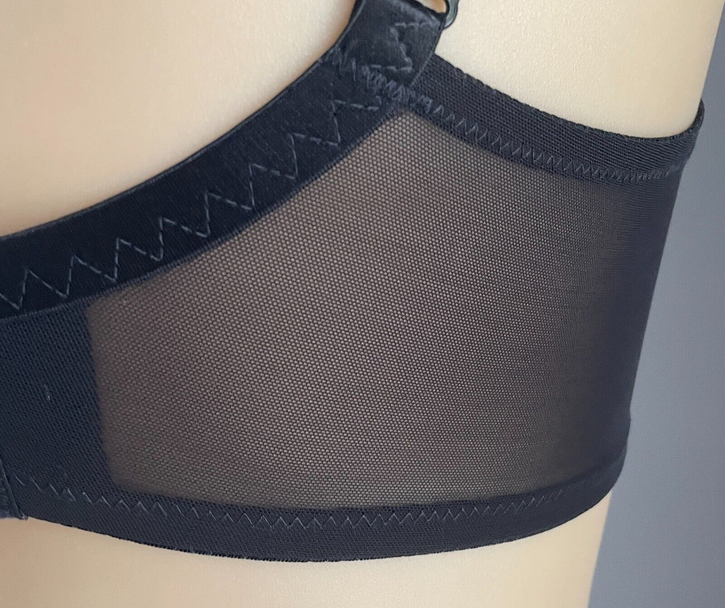 TRIUMPH Bra 18DD Underwire Black Lace Beige Sculpting Sensation Minimiser 18DD