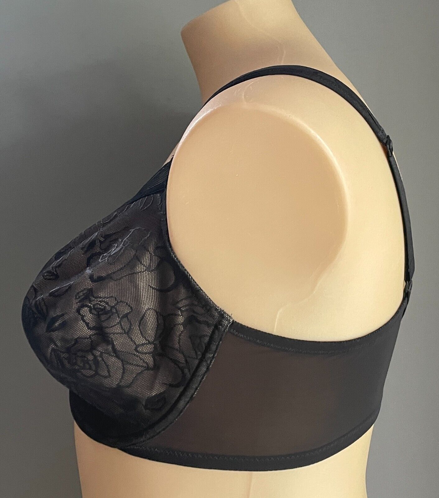 TRIUMPH Bra 18DD Underwire Black Lace Beige Sculpting Sensation Minimiser 18DD