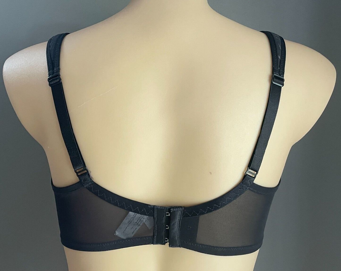 TRIUMPH Bra 18DD Underwire Black Lace Beige Sculpting Sensation Minimiser 18DD