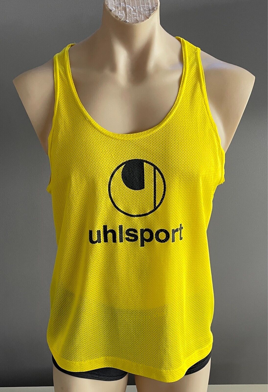 UHLSPORT Mesh Tank Top Yellow & Black Print Size M Training Bib Sleeveless NEW