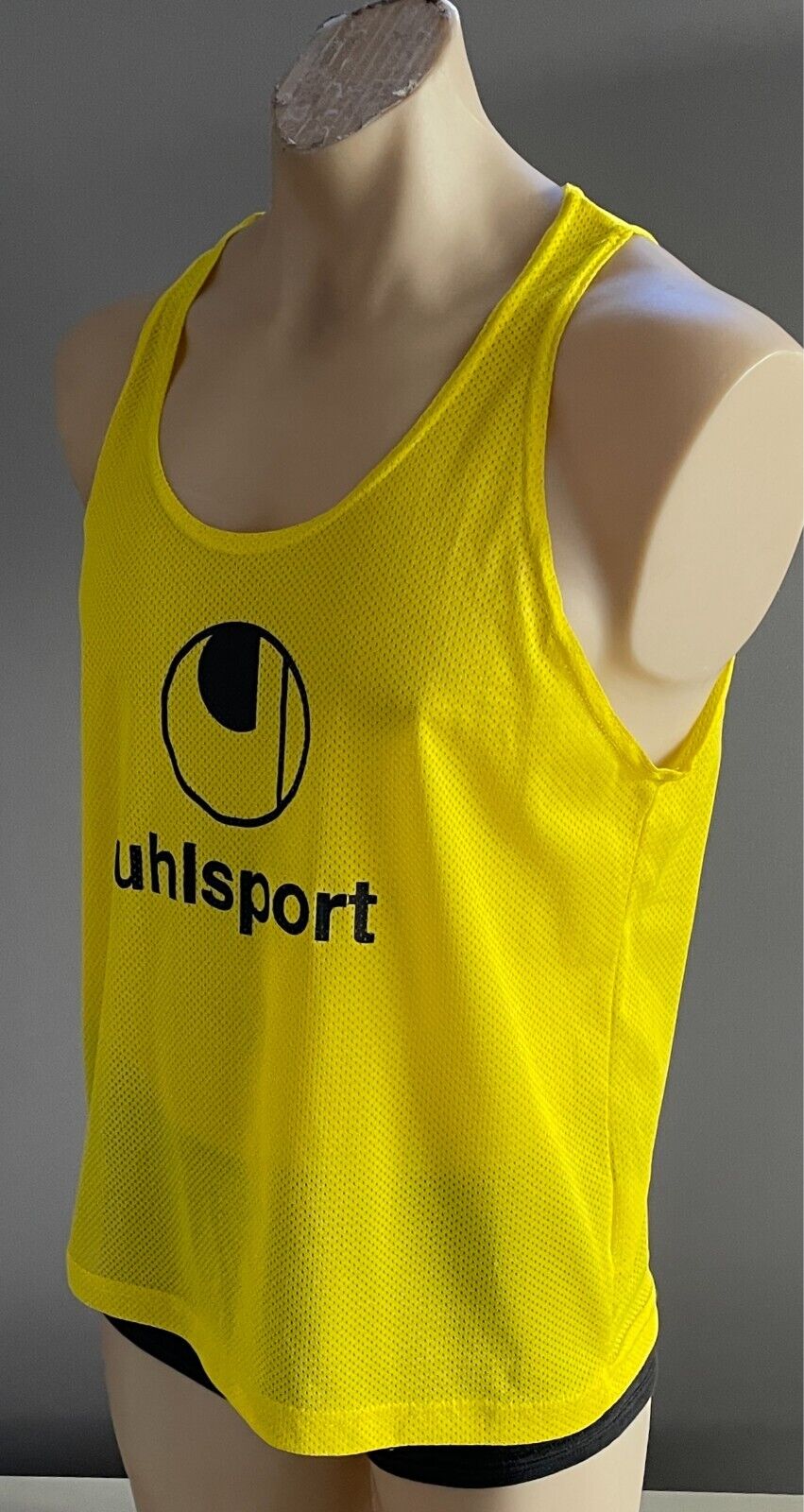UHLSPORT Mesh Tank Top Yellow & Black Print Size M Training Bib Sleeveless NEW