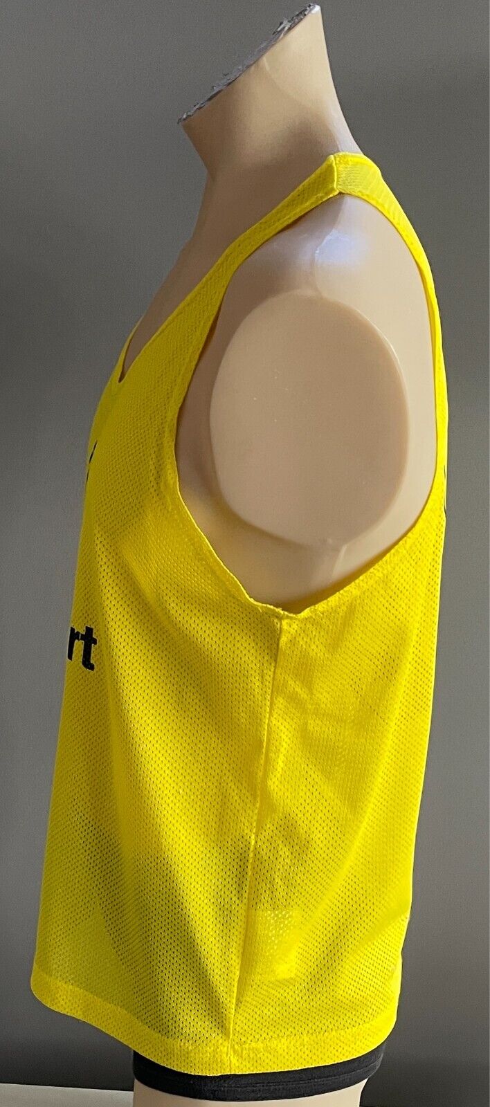 UHLSPORT Mesh Tank Top Yellow & Black Print Size M Training Bib Sleeveless NEW