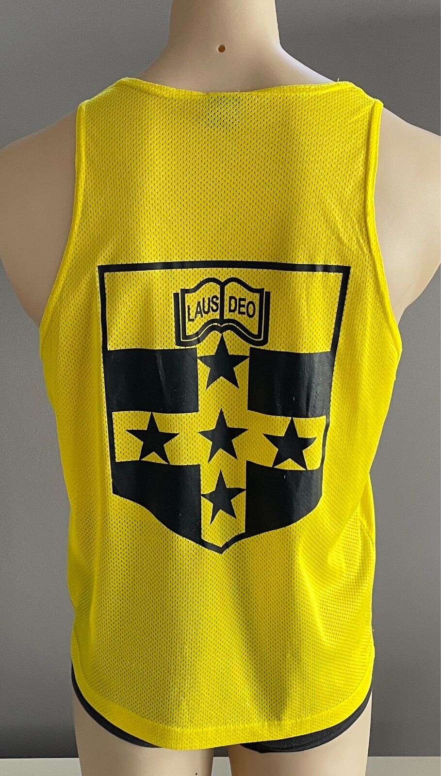 UHLSPORT Mesh Tank Top Yellow & Black Print Size M Training Bib Sleeveless NEW