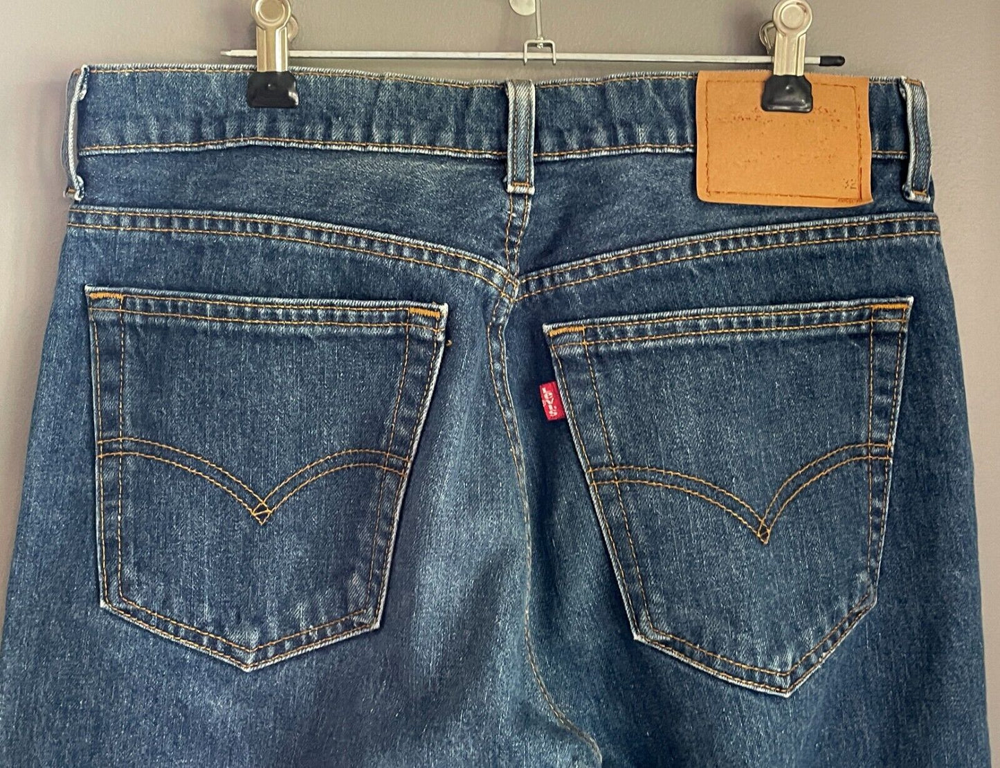 Mens LEVI'S Denim Jeans Mid Blue Straight Leg Button Fly Size 84cm Waist
