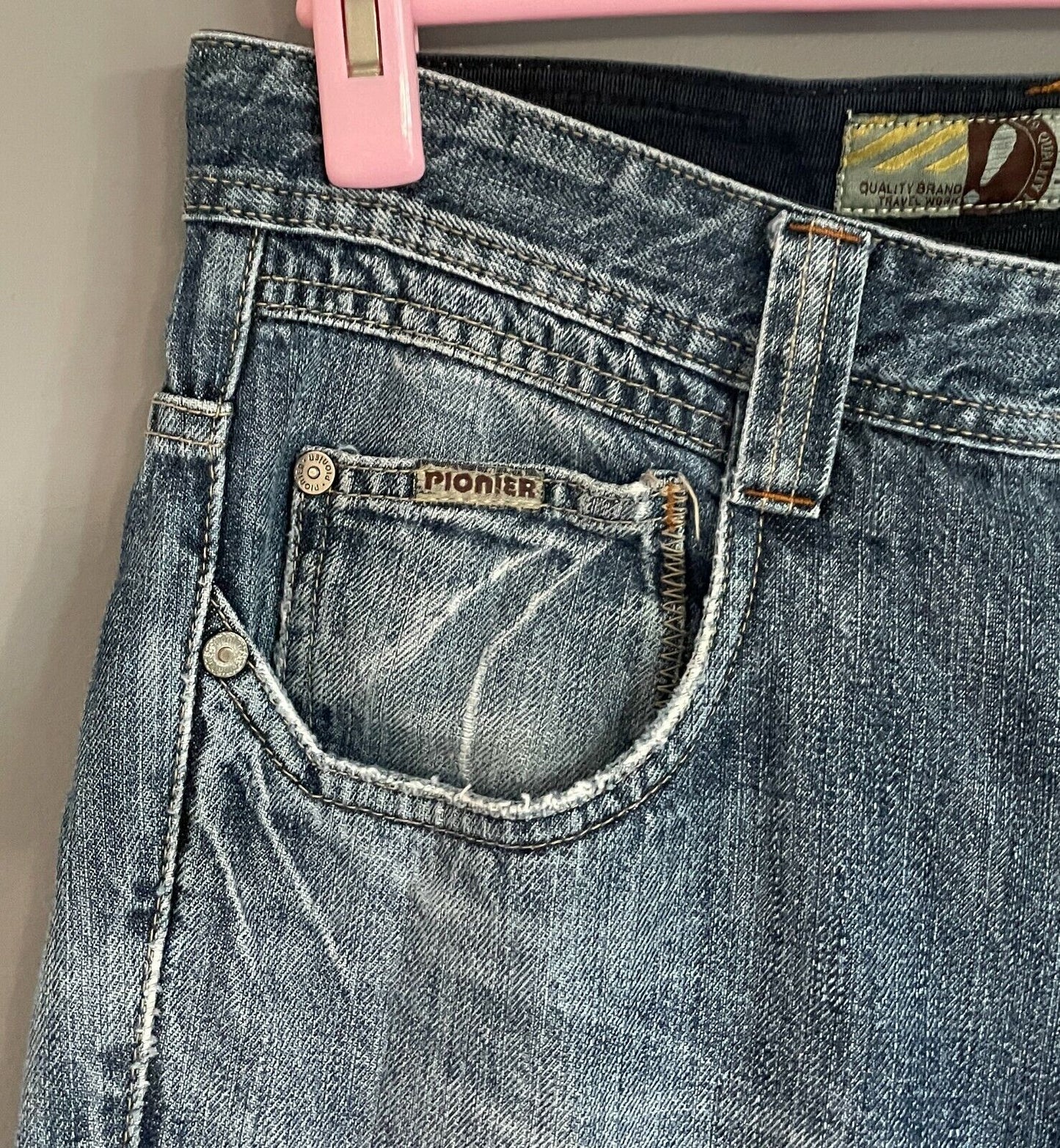 Mens PIONEER Blue Denim Straight Leg Jeans Faded in Parts & Ripped Knee Size 32
