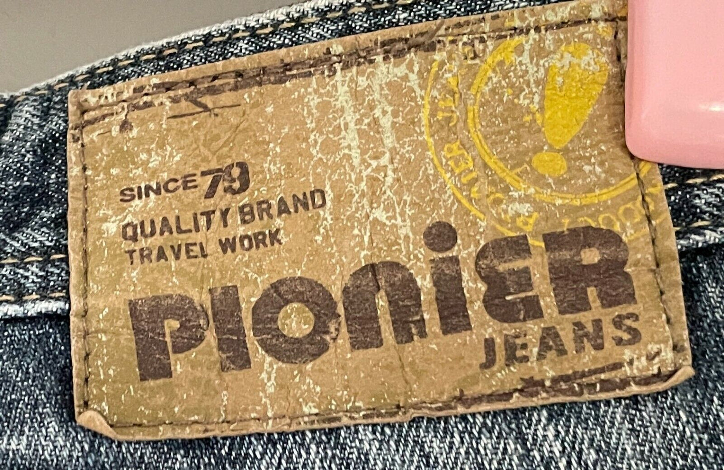 Mens PIONEER Blue Denim Straight Leg Jeans Faded in Parts & Ripped Knee Size 32