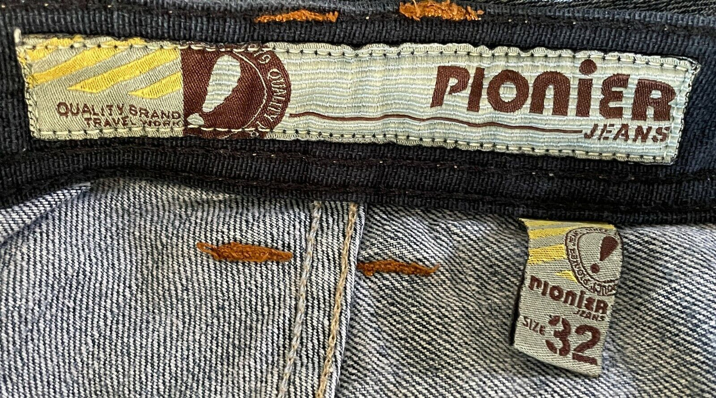 Mens PIONEER Blue Denim Straight Leg Jeans Faded in Parts & Ripped Knee Size 32